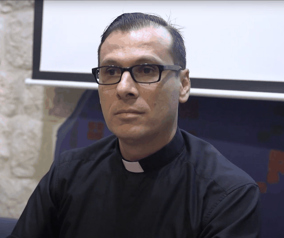 صورة منذر إسحق، المجتمع المدني والدين